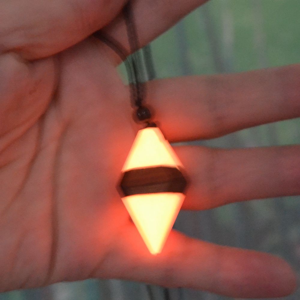 Colar Fluorescente de Madeira Brilha no Escuro - Vários Modelos