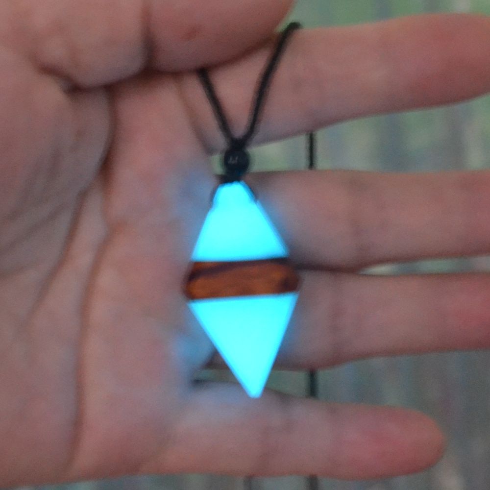 Colar Fluorescente de Madeira Brilha no Escuro - Vários Modelos